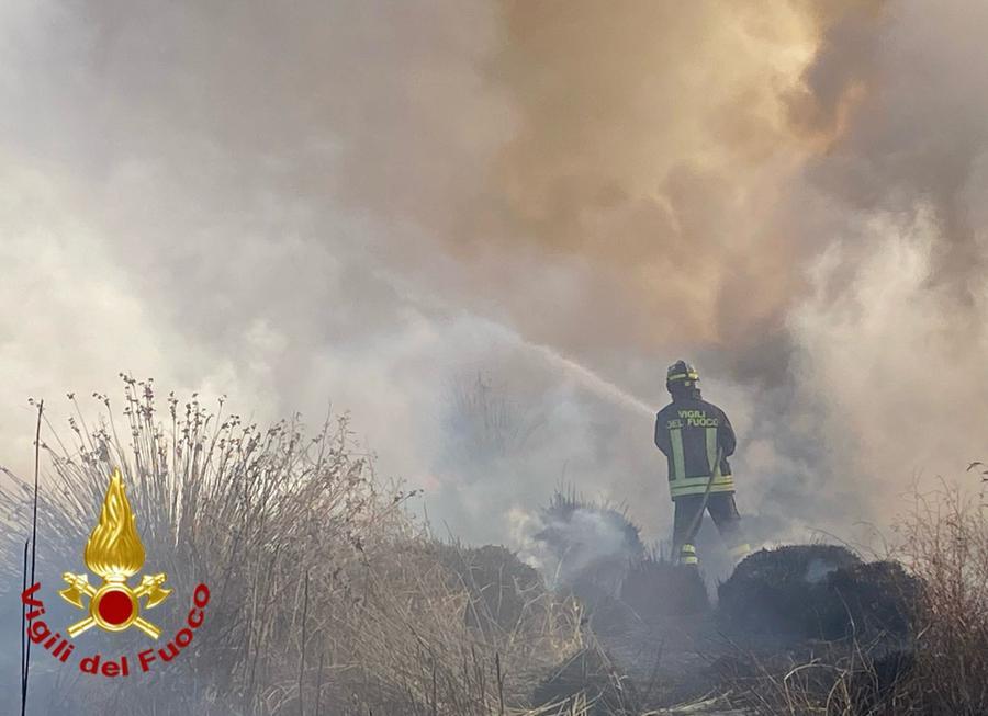 Olbia, incendio al Lido del sole