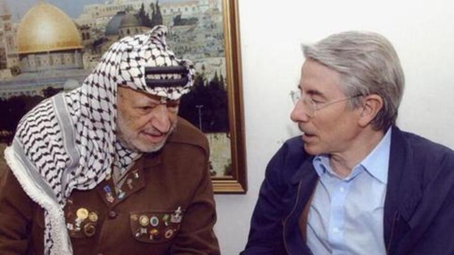 Il professor Massimo Toschi con l’allora leader dell’Olp Yasser Arafat
