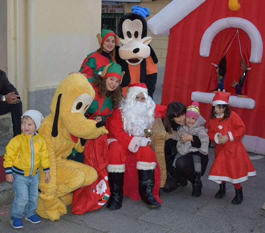 Olbia, arriva Babbo Natale con la parata delle mascotte Disney