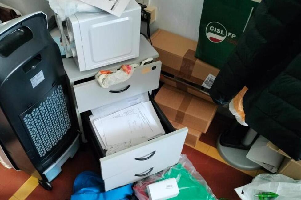 Livorno, ladri nella sede della Cisl all'ospedale: «Un atto contro il sindacato»