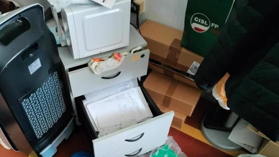 Livorno, ladri nella sede della Cisl all'ospedale: «Un atto contro il sindacato»