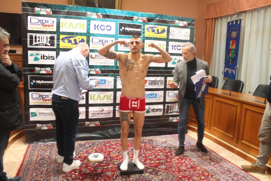 
	Cristian Zara durante le operazioni di peso

