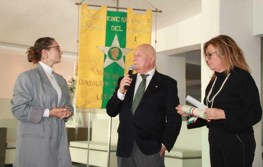 
	Yuliana&nbsp;alla cerimonia per la consegna delle borse di studio dei Maestri del lavoro della provincia di Livorno

