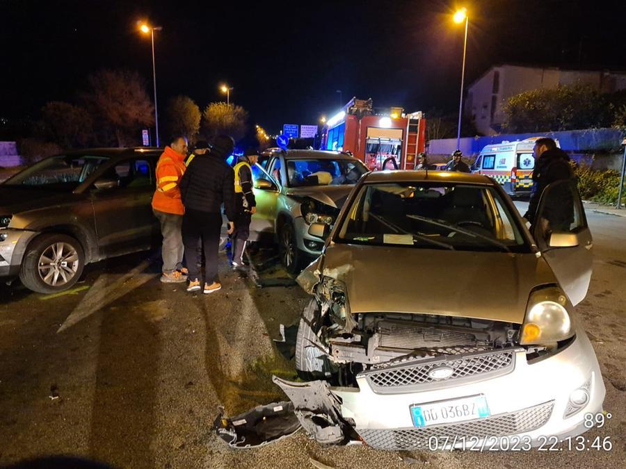Sassari, maxi tamponamento a catena all’incrocio per Sant’Orsola