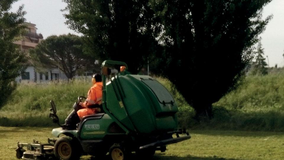 Cecina, investimento da 170mila euro per la gestione delle aree verdi