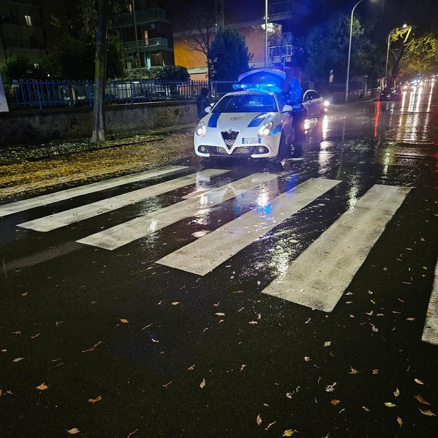 Sassari, investita mentre attraversa sulle strisce: 61enne trasportata in ospedale