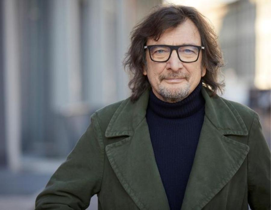 Claudio Cecchetto: «Una bugia a Mike mi cambiò la vita. Sabrina Salerno? Mi colpì la sua sfacciataggine»