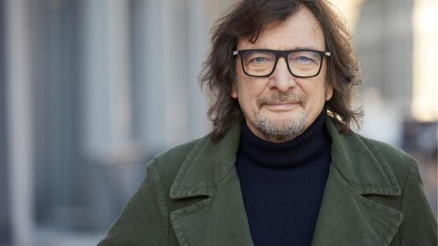 Claudio Cecchetto: «Una bugia a Mike mi cambiò la vita. Sabrina Salerno? Mi colpì la sua sfacciataggine»