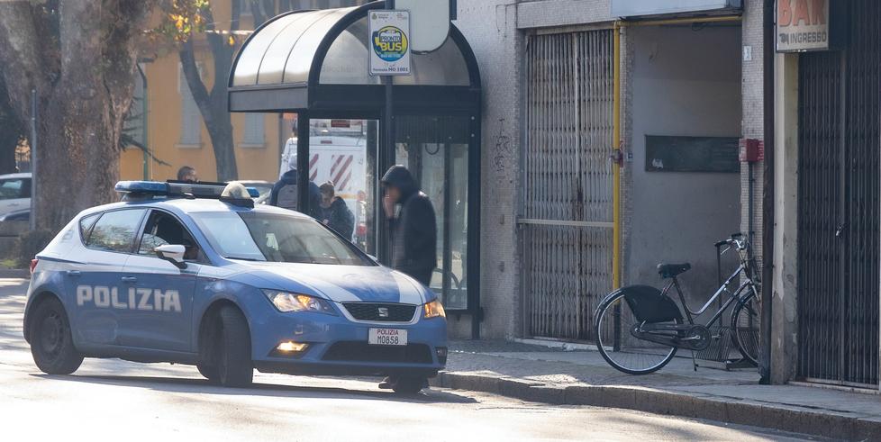 Rapinato dalla baby gang a Modena: «In due accerchiati da dieci»<br>
