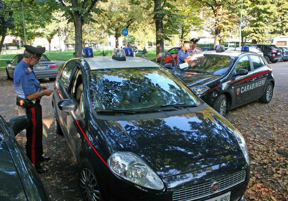 Donna scippata della borsa in via Modena 