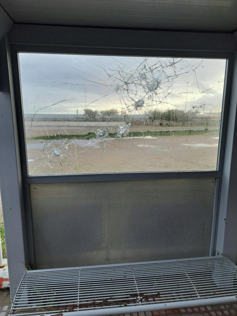 Sassari, i vandali devastano la nuova pensilina Atp alla Rotonda di Platamona