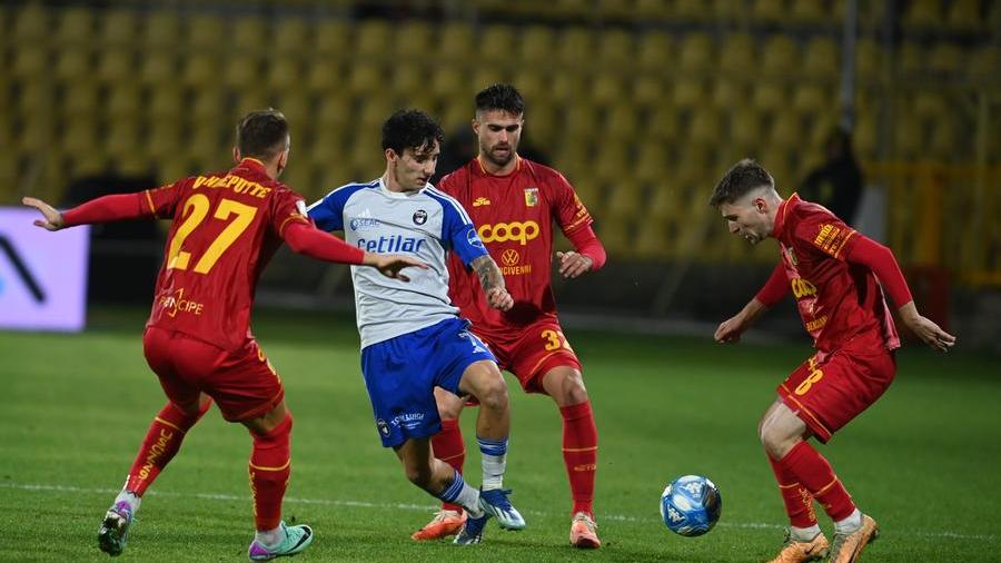 Il Pisa non punge e perde 2-0 a Catanzaro