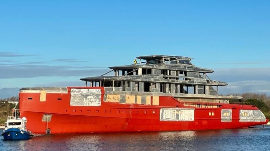 Livorno, Carpensalda vara il super yacht: «Ci hanno lavorato 80 persone»<br>