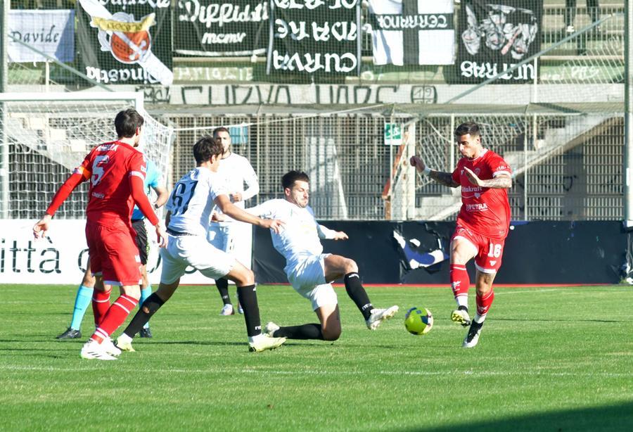 Pesante sconfitta dell'Olbia a Pescara