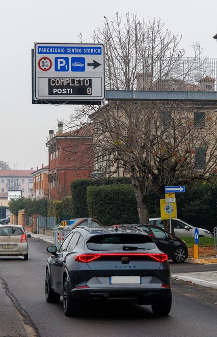 Ferrara, parcheggi in centro ancora in apnea: «Usate Diamanti e le piazze libere»