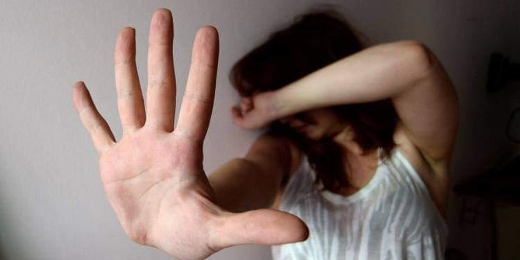 Firenze, violentata dall’amico al parco: «Mi ha scaraventata a terra e tolto i vestiti»