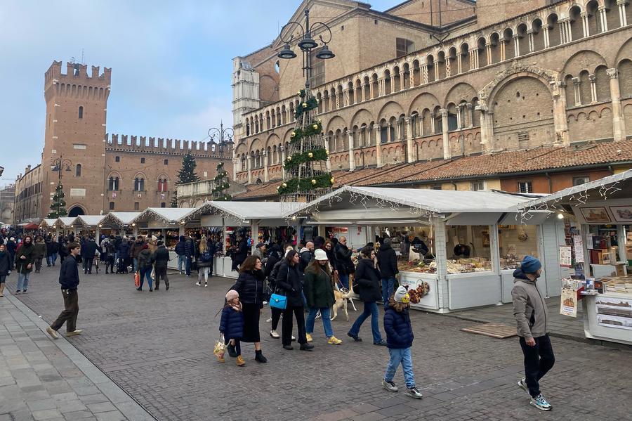 Mercatini di Natale a Ferrara: specialità culinarie al top, snobbato il presepe