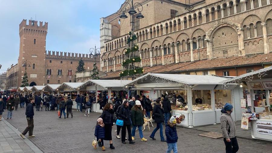 Mercatini di Natale a Ferrara: specialità culinarie al top, snobbato il presepe