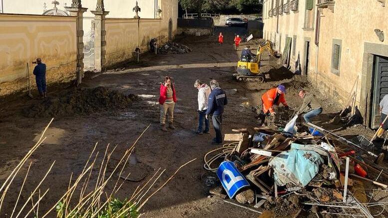 Il lavoro dei volontari a Villa del Mulinaccio