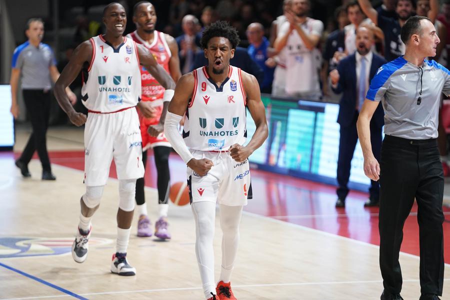 Vittoria col brivido della Unahotels Reggio Emilia a Napoli