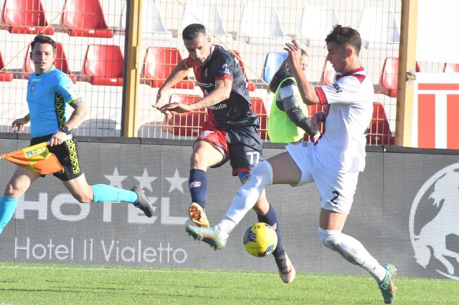 
	La Torres in campo contro l'Arezzo <em>(foto Mauro Chessa)</em>

