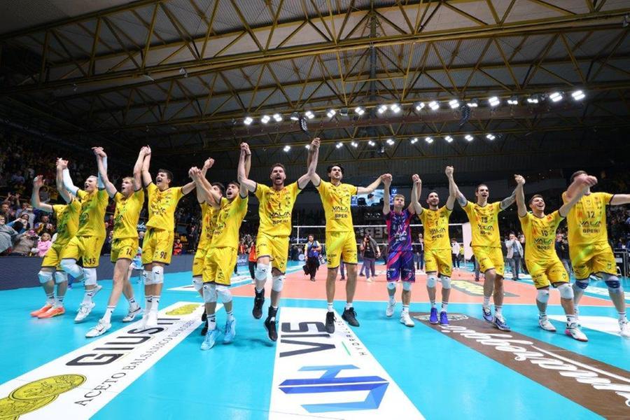 Modena Volley, che festa al PalaPanini: Itas Trentino al tappeto