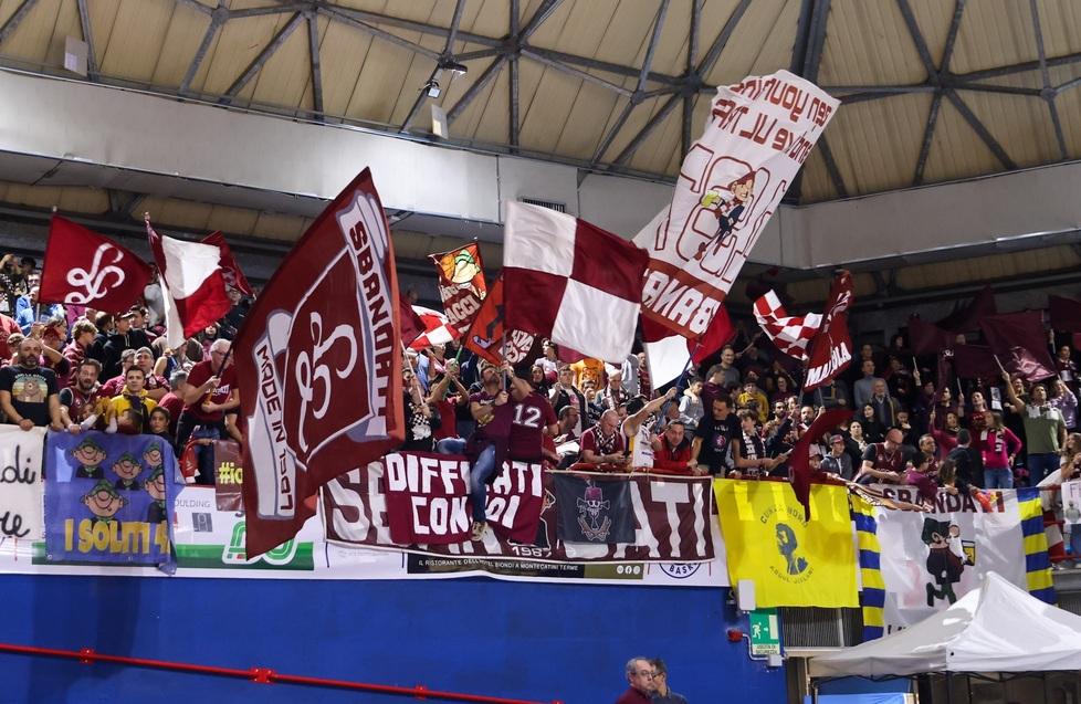 I tifosi amaranto al PalaTerme
