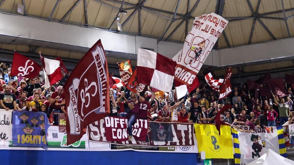I tifosi amaranto al PalaTerme