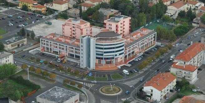 Una veduta del Palazzo rosa, in via Rospicciano a Ponsacco