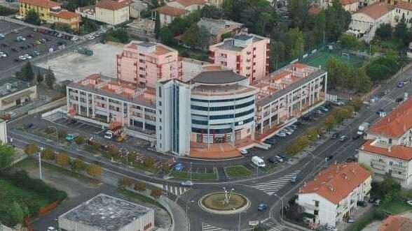 Una veduta del Palazzo rosa, in via Rospicciano a Ponsacco