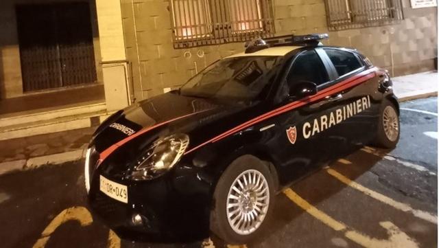 Una pattuglia dei carabinieri (foto d'archivio)