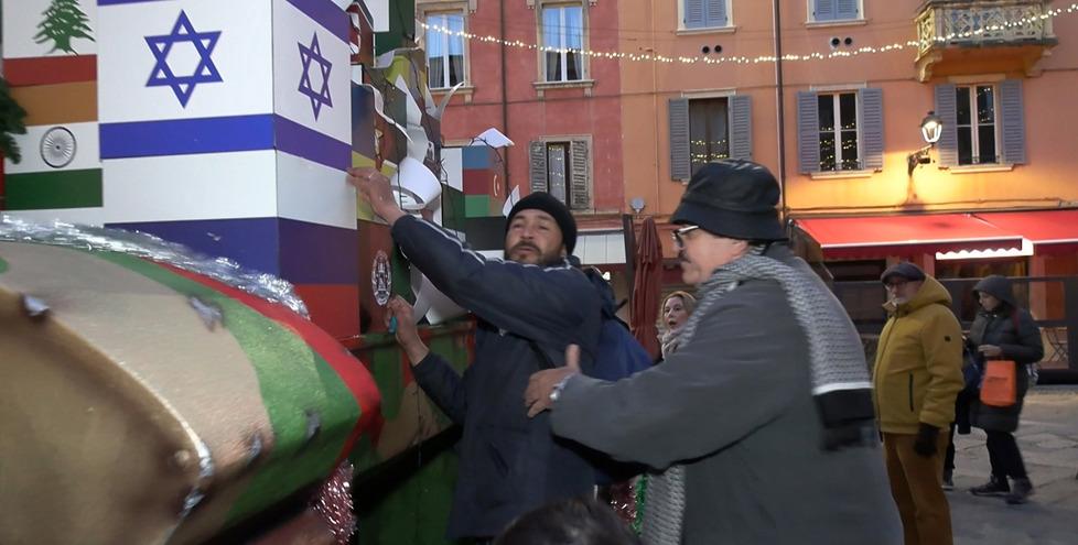 Modena e il "Carro amato", è l'ora della conta dei danni: «Duemila euro di vandalismi»