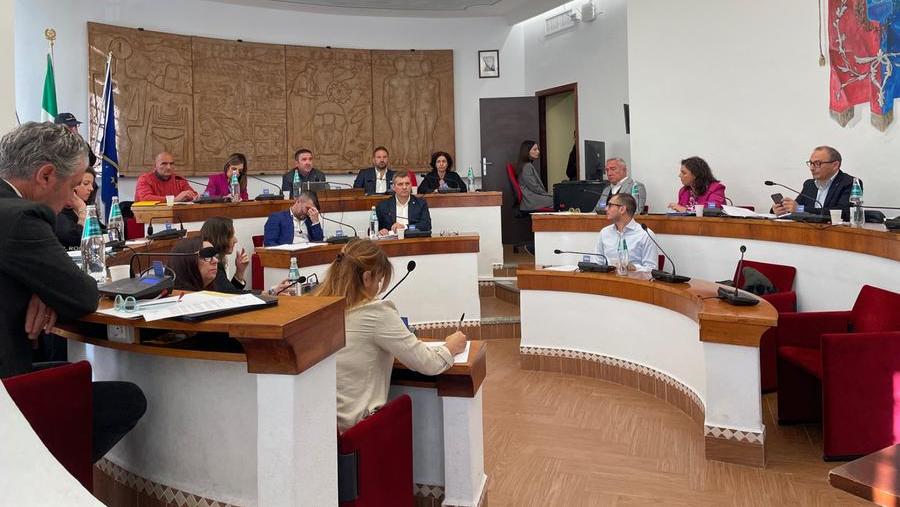 Le minoranze al prefetto: «Consiglio comunale di Arzachena illegittimo e antidemocratico»