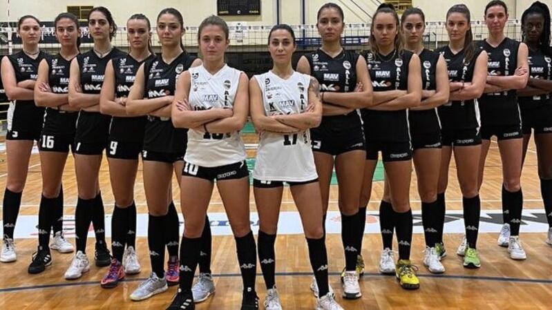 Torna alla vittoria in B1 la IMG Nottolini Capannori Volley che s’impone al PalaPiaggia con le umbre di Trevi nello scontro-salvezza per 3-2 nonostante le bianconere abbiano giocato al di sotto delle loro possibilità
