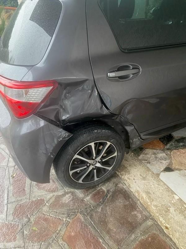 Pontedera, travolge un’auto con un neonato a bordo: prima scende, poi si “pente” e scappa<br type="_moz" />
