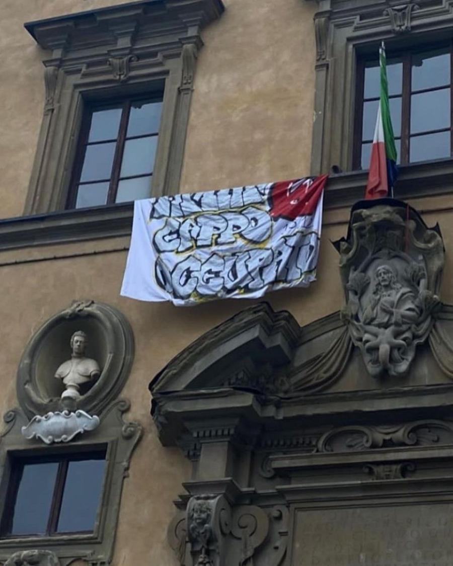 Firenze, gli studenti occupano il liceo: «Troppe valutazioni, i prof ci fanno venire gli attacchi di panico»