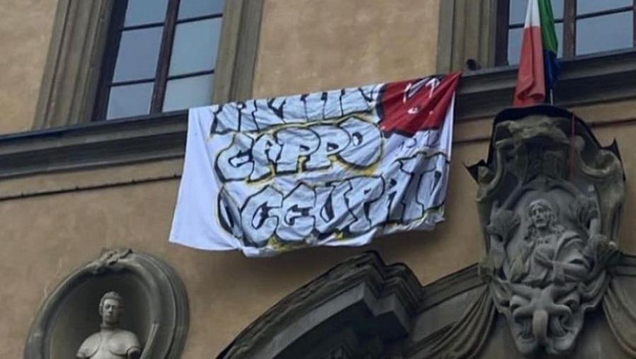 Firenze, gli studenti occupano il liceo: «Troppe valutazioni, i prof ci fanno venire gli attacchi di panico»