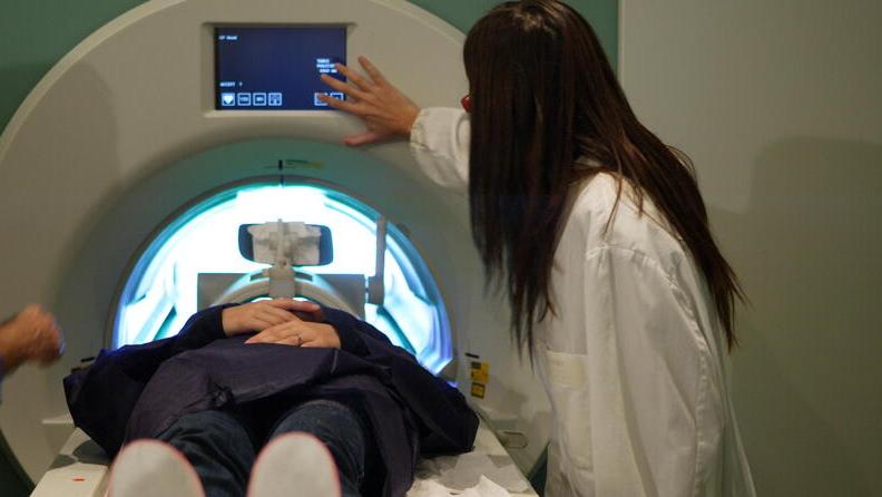 Ictus, crescono i casi tra gli under 50 in Toscana. Le cause e cosa fare (e cosa non fare) per prevenirli