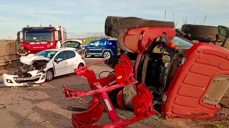 Auto contro trattore a Nuraminis, ferite gravemente due persone