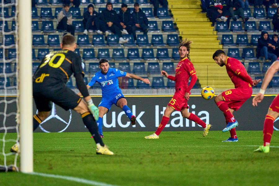
	L'autogol di Rafia che vale il pareggio dell'Empoli (foto Autovino)

