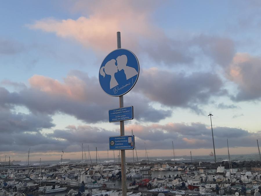 A Livorno il buongiorno è al bacio, al Moletto di Ardenza