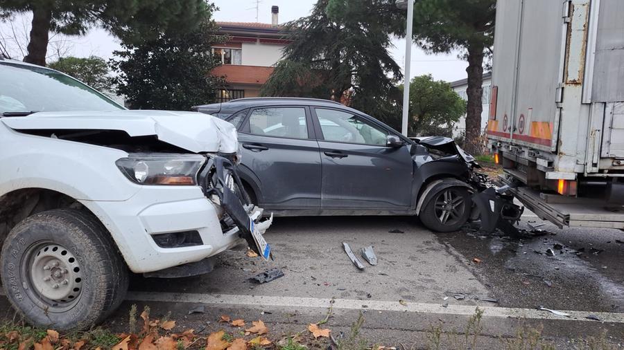 Codigoro, tamponamento tra tre veicoli