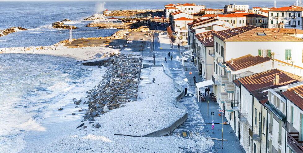 Marina di Pisa, finalmente iniziano i lavori: si parte dalle scogliere nord – Il programma