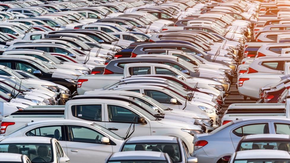 Lucca, il mercato delle auto si è rimesso a correre