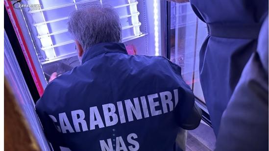 Livorno, chiuso bar ristorante per “sporcizia” diffusa