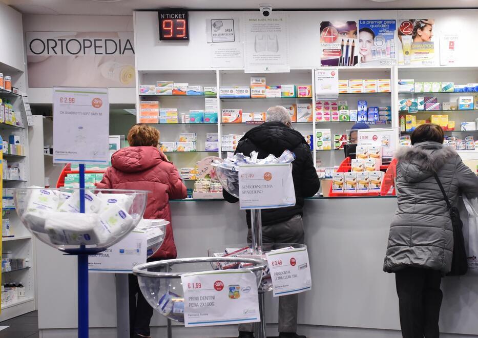 Modena, la ripartenza dei servizi Ausl dopo l'attacco hacker resta problematica: prenotazioni subito in tilt e giornata di passione nelle farmacie<br>
