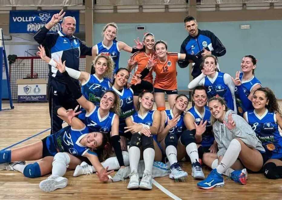 Le giocatrici della Pantera esultano dopo una vittoria