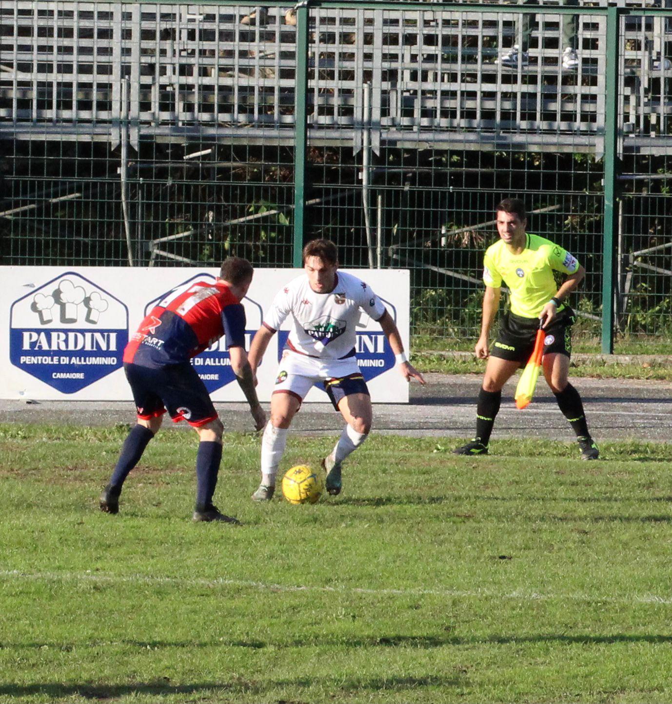 Alessio Adami (Camaiore) con la maglia bianca