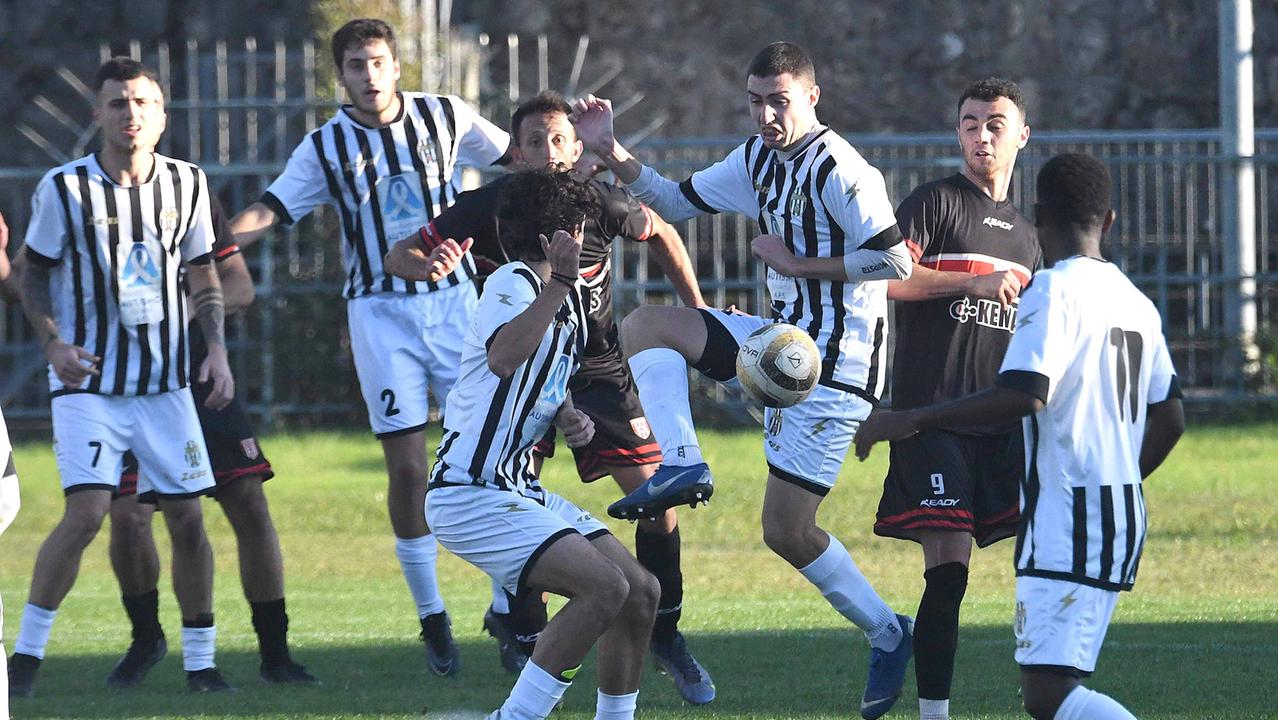 Un’azione di gioco della Massese
