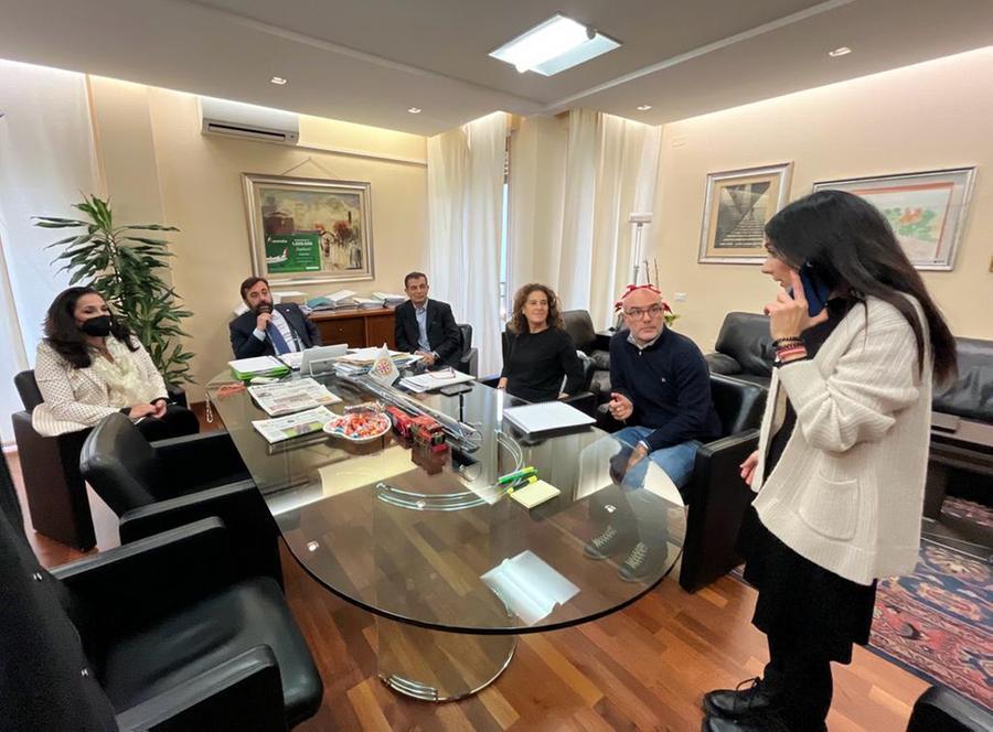 Quattro ore e mezzo sul treno, l'assessore Antonio Moro accusa Trenitalia: «Nessuno ha chiesto scusa»